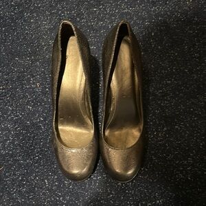 Elegant Metallic Women's Pumps